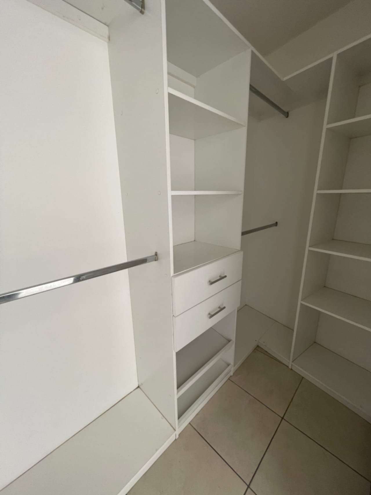 Hermosa casa en venta Zona 16.4 dormitorios cada uno con su baño — foto 3 de 7