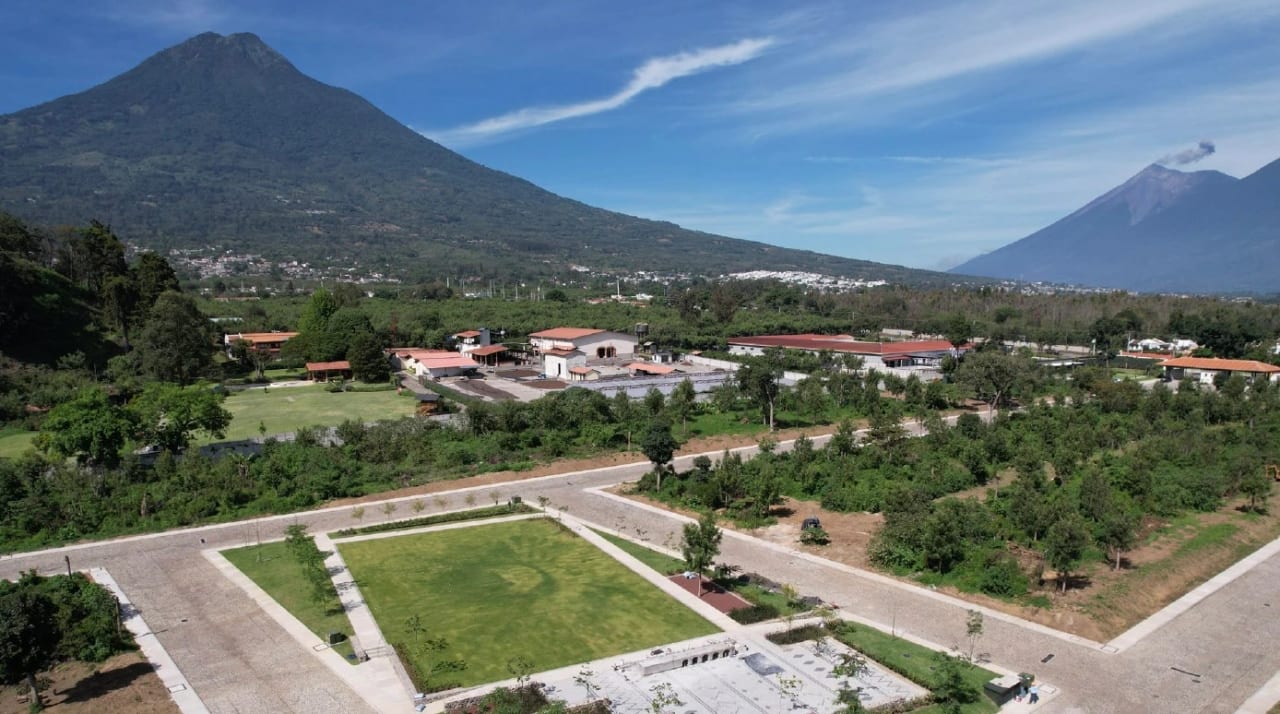 ANTIGUA GUATEMALA. "EXCLUSIVO TERRENO EN VENTA EN CONDOMINIO" — foto 1 de 16