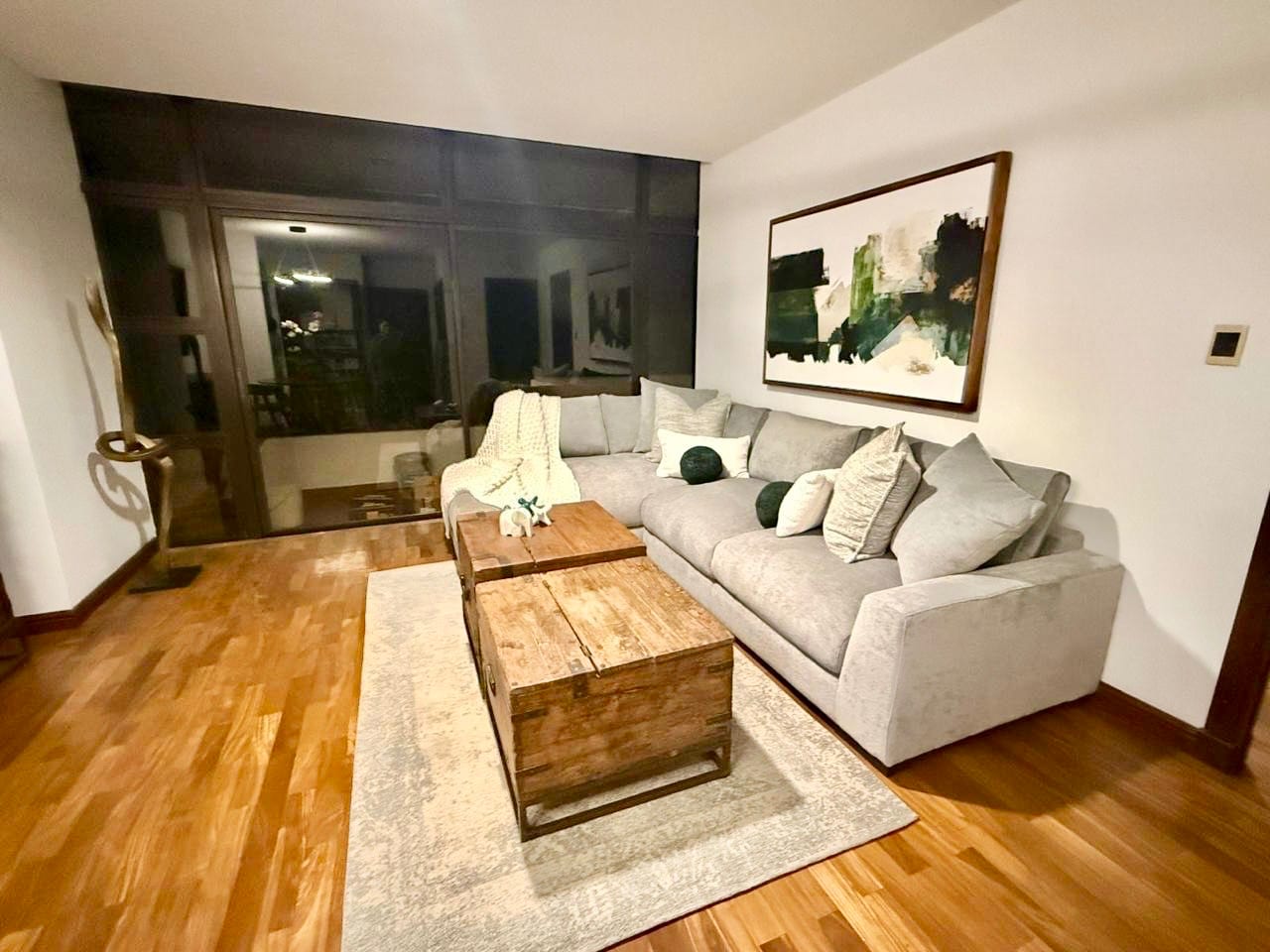 Apartamento en zona 14, amplio de 1 dormitorio en alquiler. — foto 1 de 9