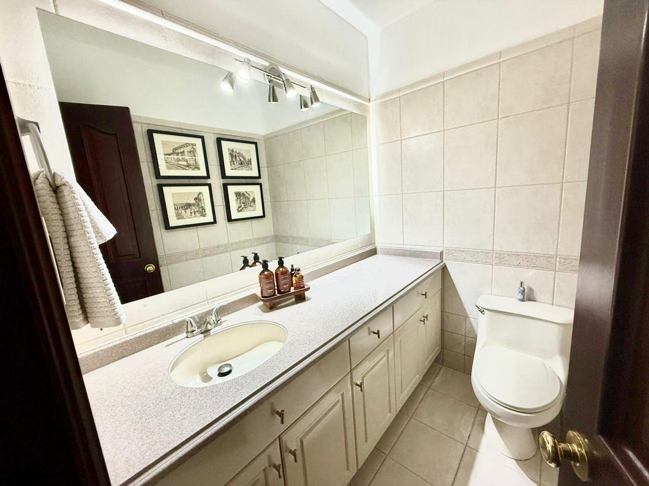 Apartamento en zona 14, amplio de 1 dormitorio en alquiler. — foto 5 de 9