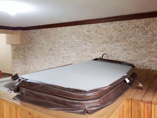 Amplia casa en venta con espacio adicional para un pequeño negocio. Ubicada en Zona 15 — miniatura 2 de 11