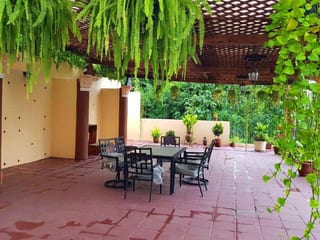 Amplia casa en venta con espacio adicional para un pequeño negocio. Ubicada en Zona 15 — miniatura 1 de 11
