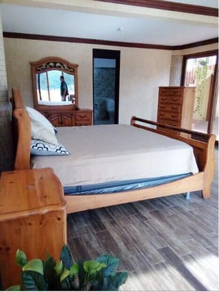 Amplia casa en venta con espacio adicional para un pequeño negocio. Ubicada en Zona 15 — miniatura 7 de 11
