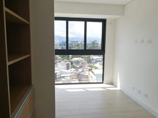 QUO  zona 4, APTO CON TERRAZA — miniatura 5 de 7