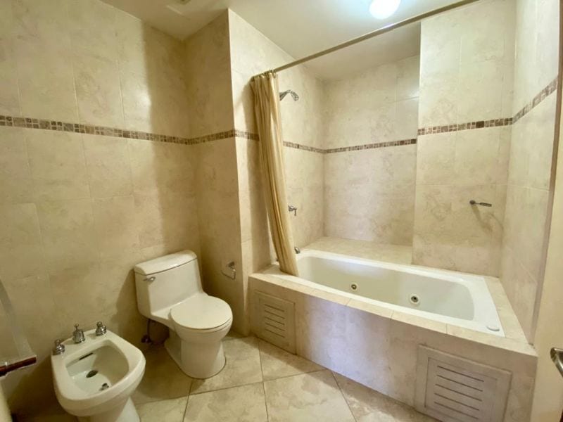 Apartamento en alquiler zona 10, 2 dormitorios + cuarto de servicio — foto 5 de 10