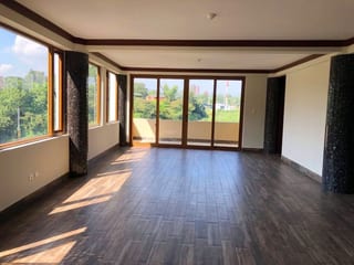 Amplia casa en venta con espacio adicional para un pequeño negocio. Ubicada en Zona 15 — miniatura 5 de 11