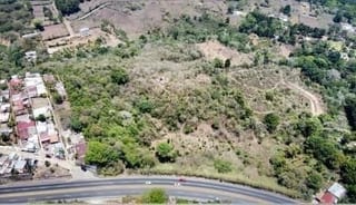 Terreno sobre CAES , con dirección hacia Guatemala — miniatura 2 de 4