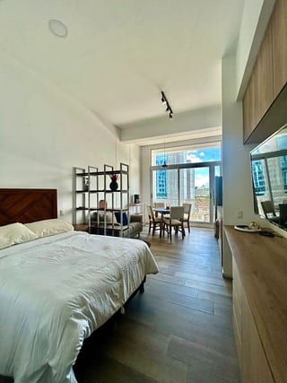 Moderno apartamento amueblado en venta zona 13 — miniatura 1 de 5