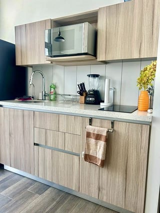 Moderno apartamento amueblado en venta zona 13 — miniatura 2 de 5