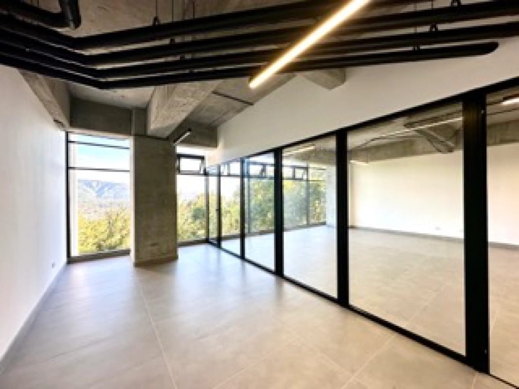 Oficina nueva de 137 mts2 en venta en zona 13 — foto 1 de 11