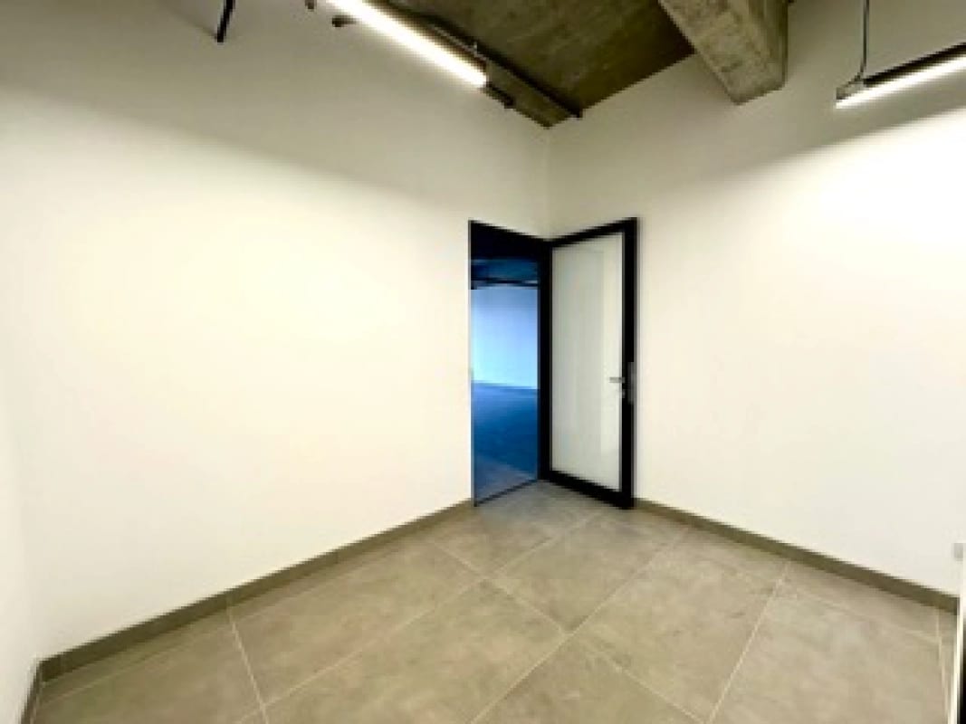 OFICINA DE 137 m2 EN RENTA EN ZONA 13. — foto 6 de 11