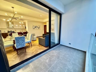 Apartamento amueblado 3 dormitorios y cuarto de servicios, zona 10 — miniatura 10 de 14