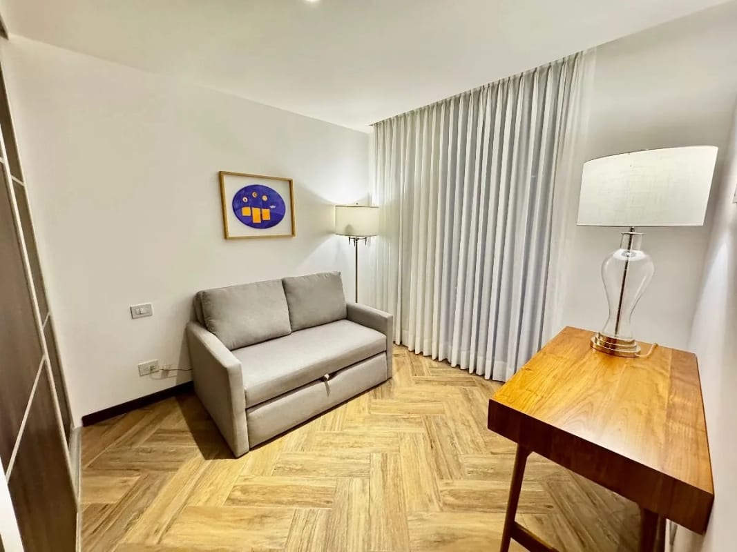 Apartamento en venta amueblado 3 dormitorios y cuarto de servicios, zona 10 — foto 7 de 14