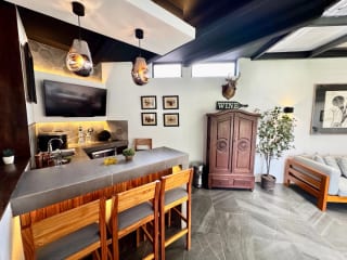 Casa exclusiva en alquiler en zona 10 – Ideal para embajada, family office u oficina privada de alto nivel — miniatura 15 de 16