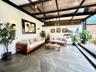 Casa exclusiva en alquiler en zona 10 – Ideal para embajada, family office u oficina privada de alto nivel — miniatura 14 de 16