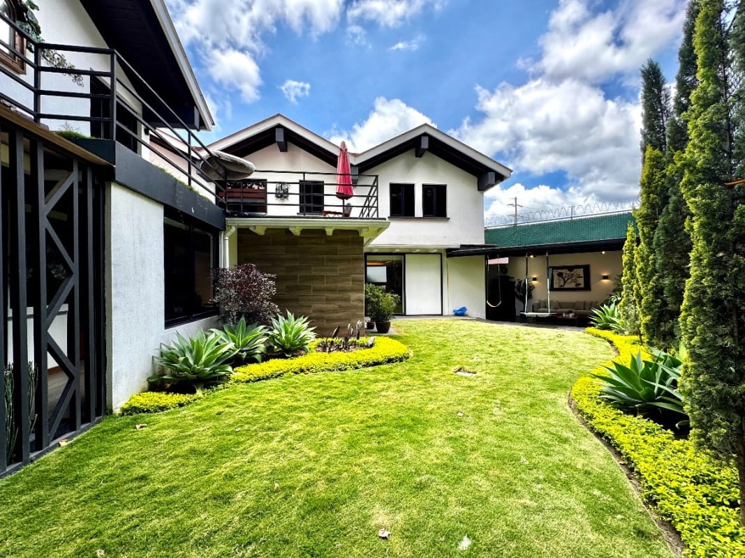Casa exclusiva en alquiler en zona 10 – Ideal para embajada, family office u oficina privada de alto nivel — foto 13 de 16
