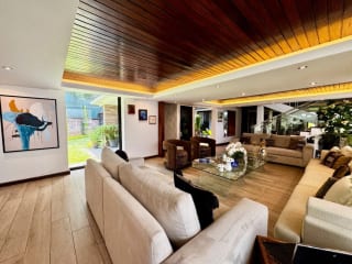 Casa exclusiva en alquiler en zona 10 – Ideal para embajada, family office u oficina privada de alto nivel — miniatura 12 de 16