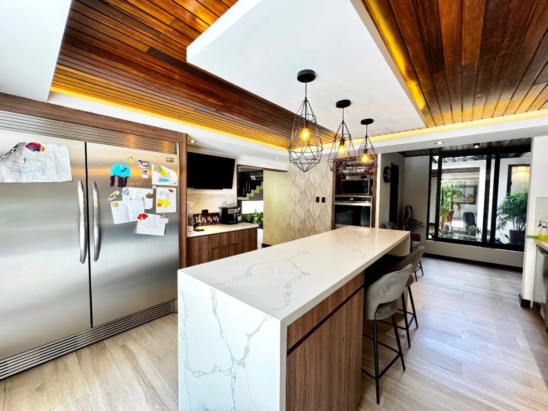 Casa exclusiva en alquiler en zona 10 – Ideal para embajada, family office u oficina privada de alto nivel — foto 8 de 16