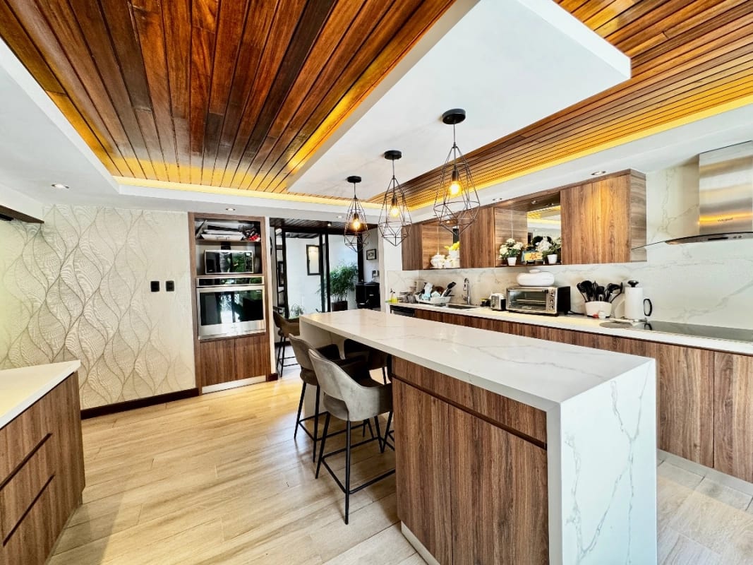 Casa exclusiva en alquiler en zona 10 – Ideal para embajada, family office u oficina privada de alto nivel — foto 7 de 16