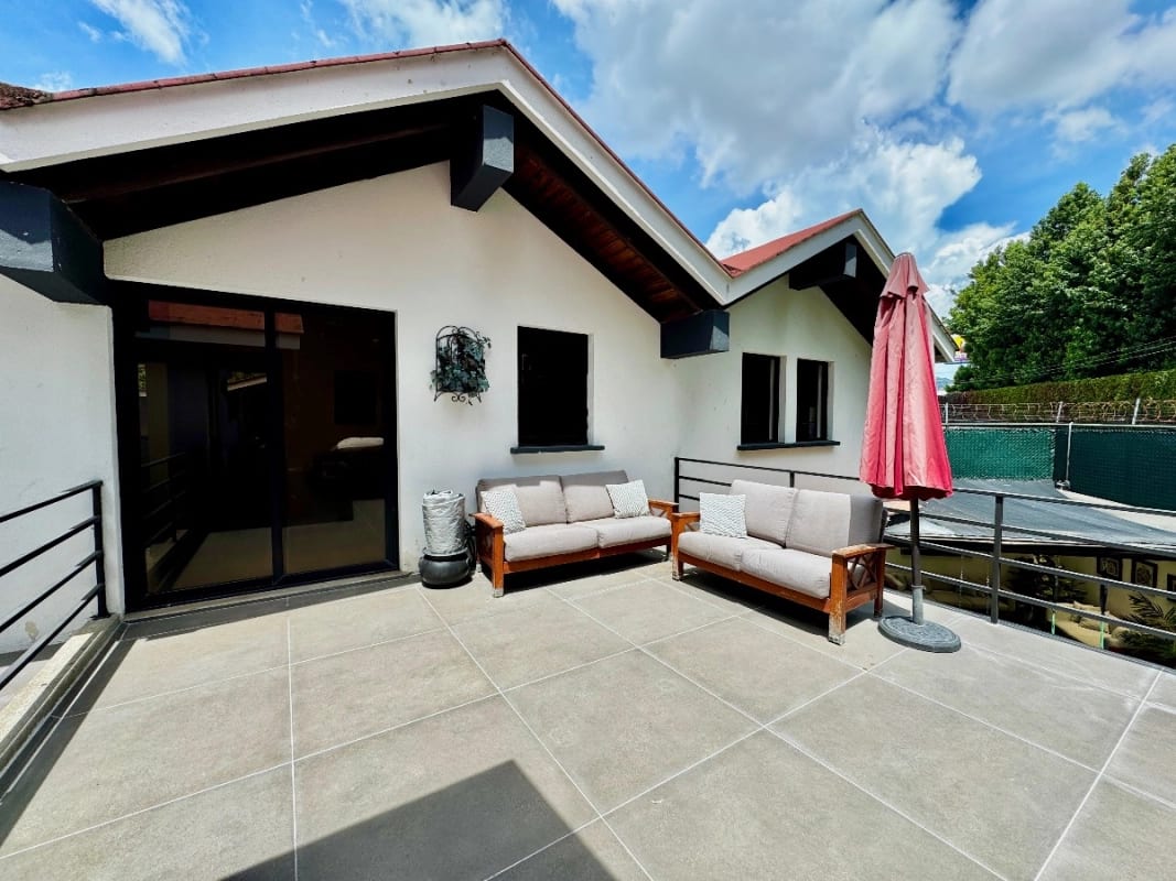 Casa exclusiva en alquiler en zona 10 – Ideal para embajada, family office u oficina privada de alto nivel — foto 6 de 16