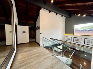 Casa exclusiva en alquiler en zona 10 – Ideal para embajada, family office u oficina privada de alto nivel — miniatura 5 de 16
