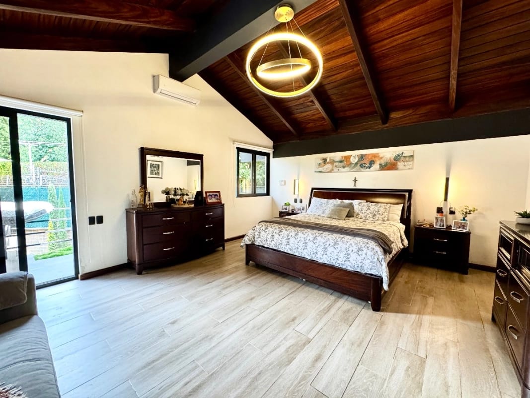 Casa exclusiva en alquiler en zona 10 – Ideal para embajada, family office u oficina privada de alto nivel — foto 4 de 16