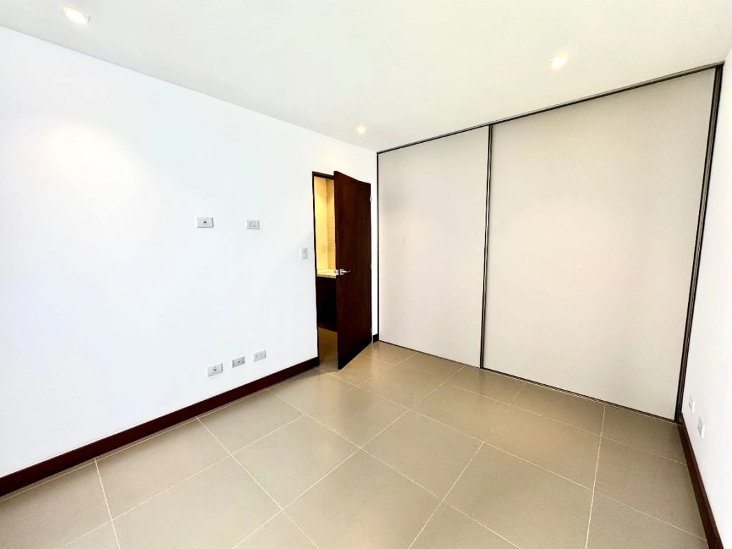 Apartamento en venta como casa en zona 13 — foto 13 de 15