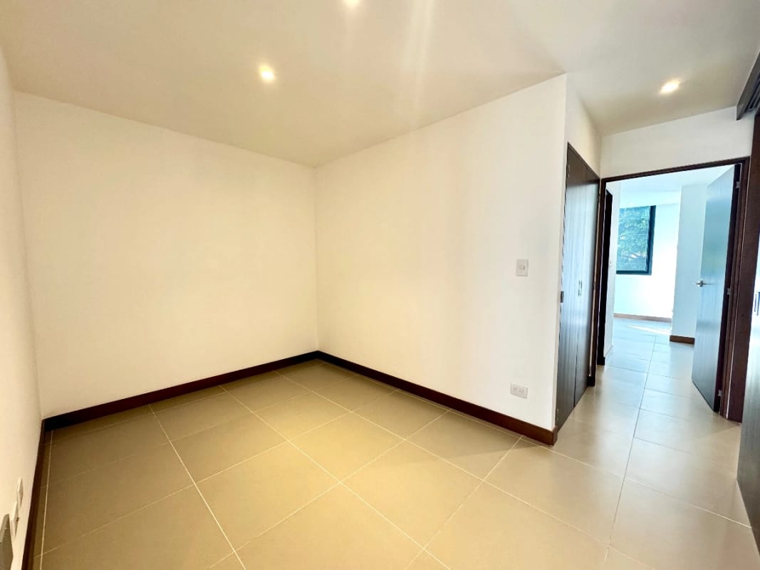 Apartamento de 3 dormitorios + cuarto de servicio en venta en zona 13 — foto 10 de 12