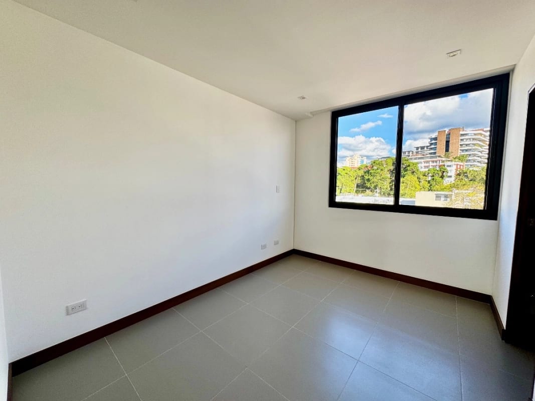 Apartamento de 2 dormitorios en venta en zona 13 — foto 1 de 10