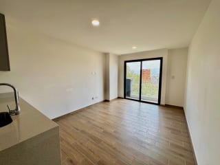 Apartamento de 2 dormitorios en venta en zona 14 — miniatura 1 de 17