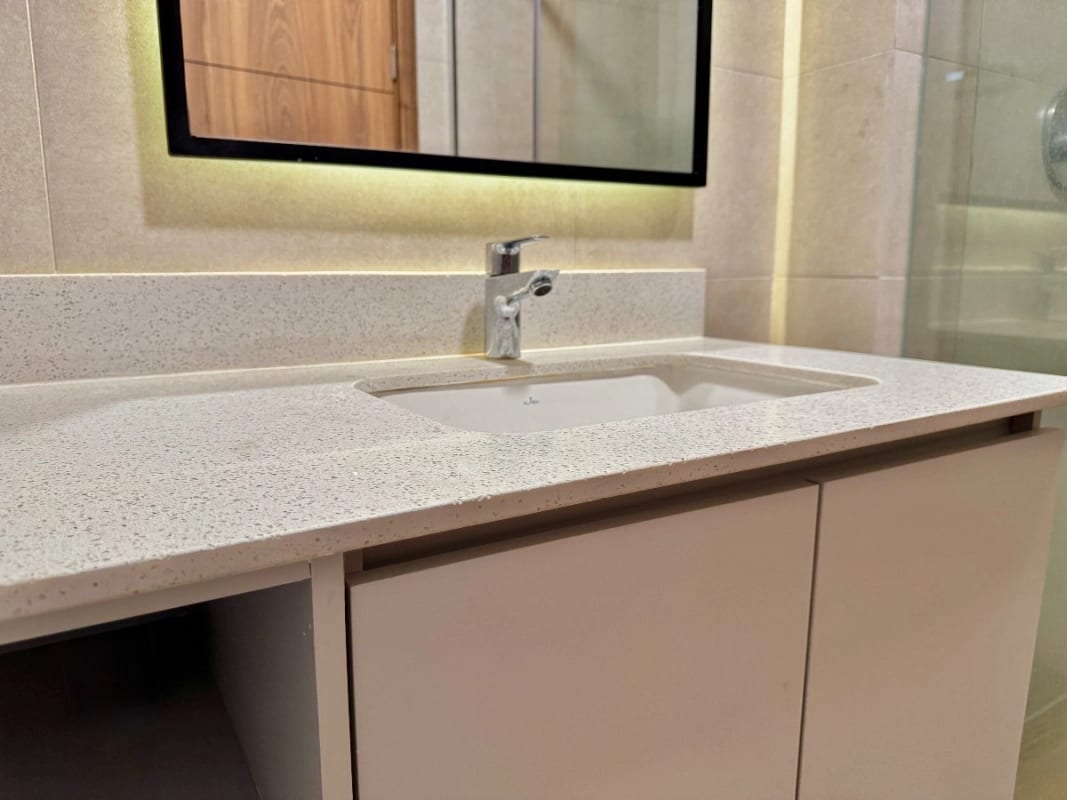 Apartamento de 2 dormitorios en venta en zona 14 — foto 2 de 17