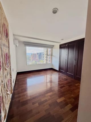 Penthouse de Lujo de 2 Niveles en Zona 10 — miniatura 7 de 8