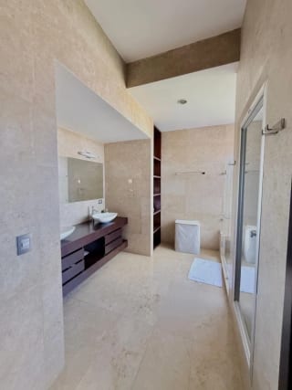 Penthouse de Lujo de 2 Niveles en Zona 10 — miniatura 5 de 8