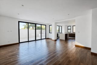 Apartamento con la comodidad de una casa en venta en zona 15  — miniatura 1 de 17