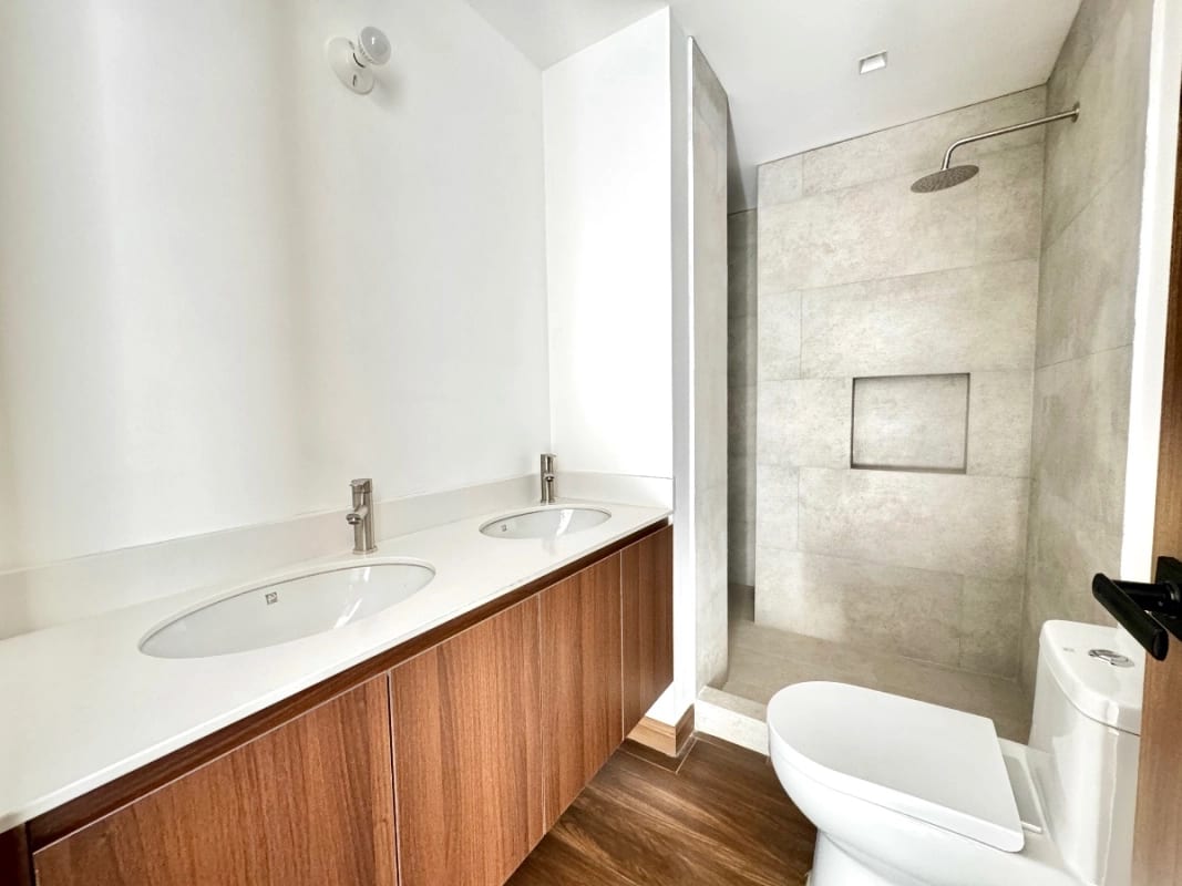 Apartamento con la comodidad de una casa en venta en zona 15 — foto 11 de 17