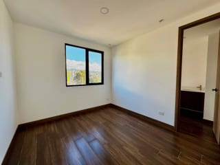 Apartamento con la comodidad de una casa en venta en zona 15  — miniatura 10 de 17