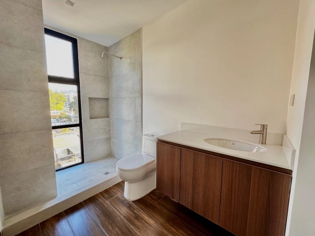 Apartamento con la comodidad de una casa en venta en zona 15 — foto 9 de 17