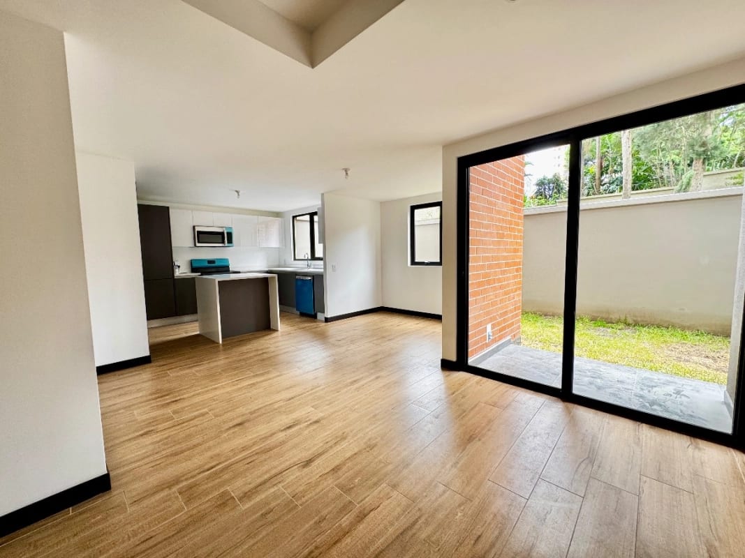 Casa en edificio — foto 1 de 17