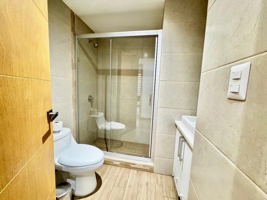 Apartamento de 3 dormitorios en venta zona 10 — foto 11 de 17